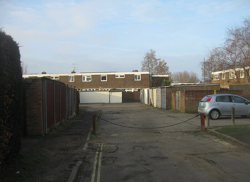 File:Access via Austen Road - geograph.org.uk - 4380952.jpg