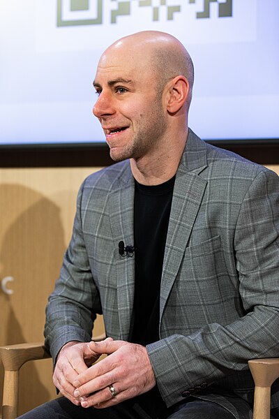 Файл:Adam Grant at the 2023 World Economic Forum (52693537968).jpg