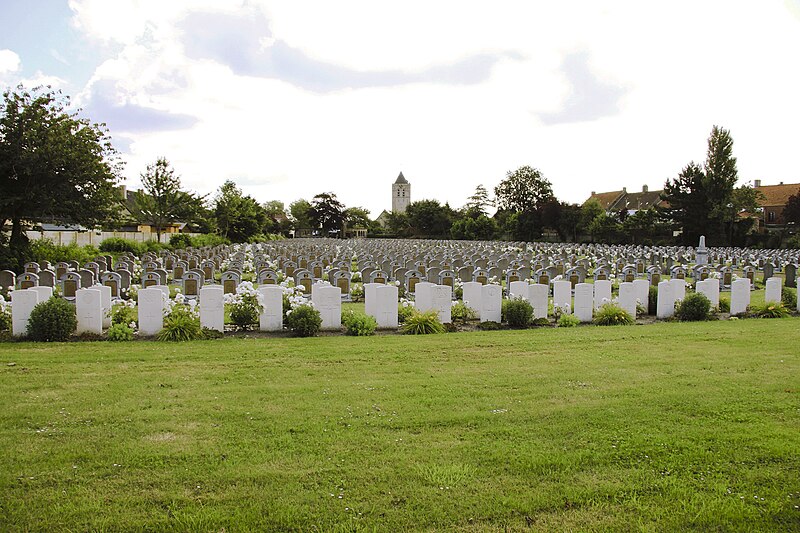 File:Adinkerke Churchyard Extension 6.JPG