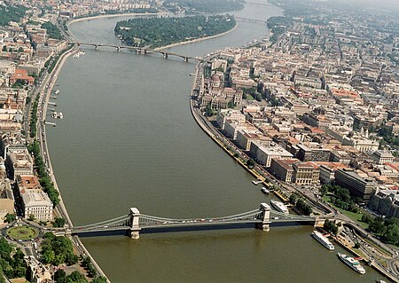 ไฟล์:Aerial_photograph_of_Margaret_Bridge_and_Budapest_Chain-Bridge_01.jpg