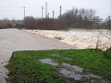 La piena dell'Agogna presso la traversa fluviale di Novara, dove deriva la roggia Caccesca