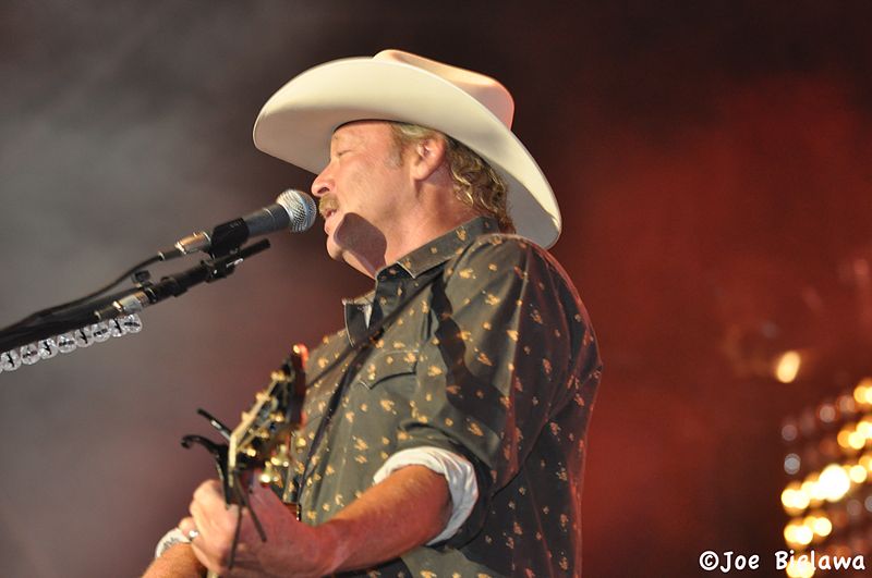 File:Alan Jackson -DSC 9921-8.24.12 (7855067840).jpg