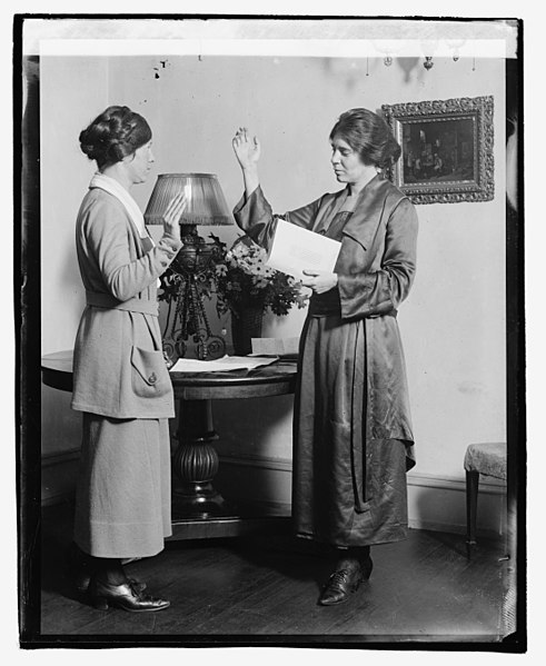 File:Alice Paul and Catherine Flanagan LCCN2016829012.jpg