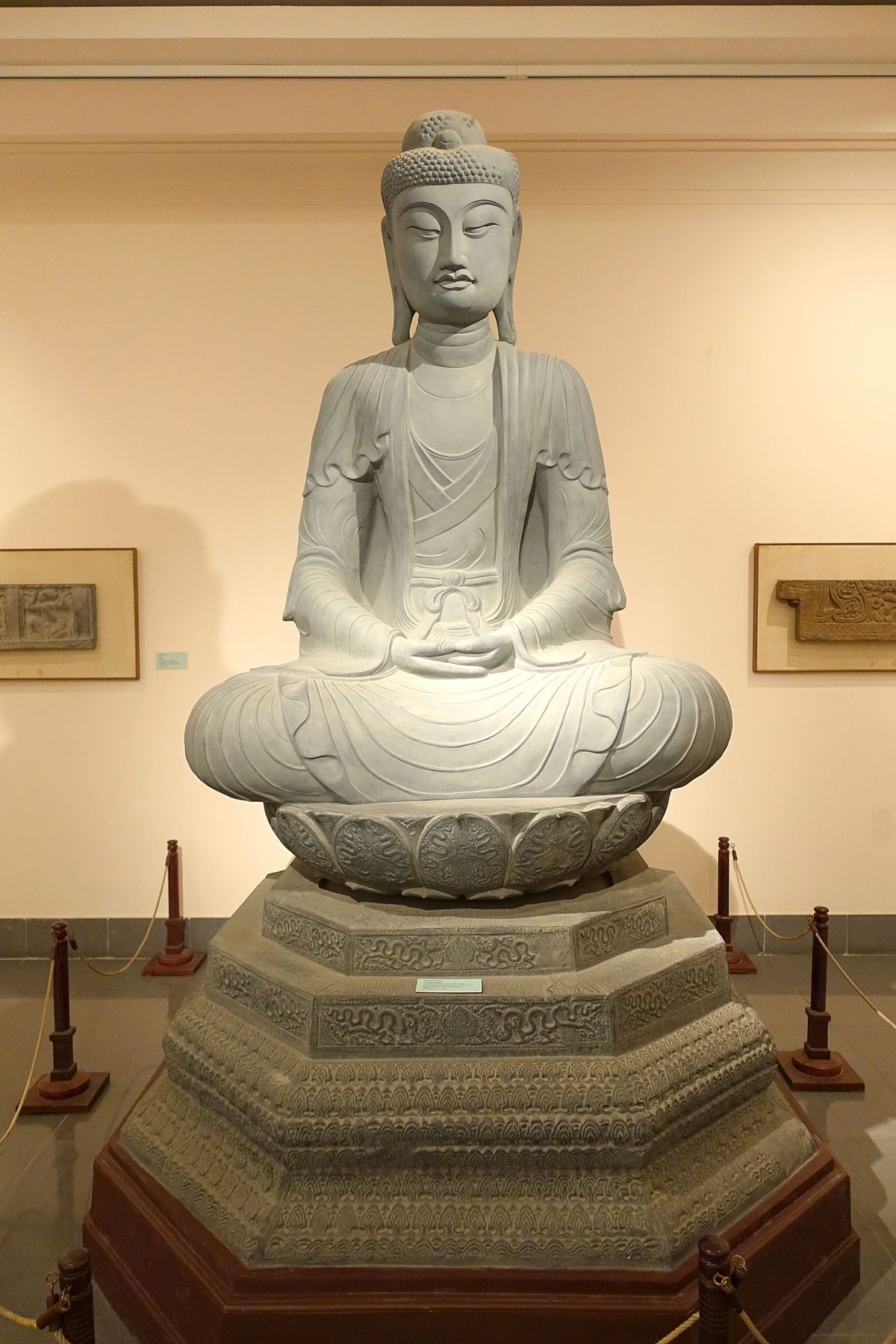 Statua di Buddha Amitabha