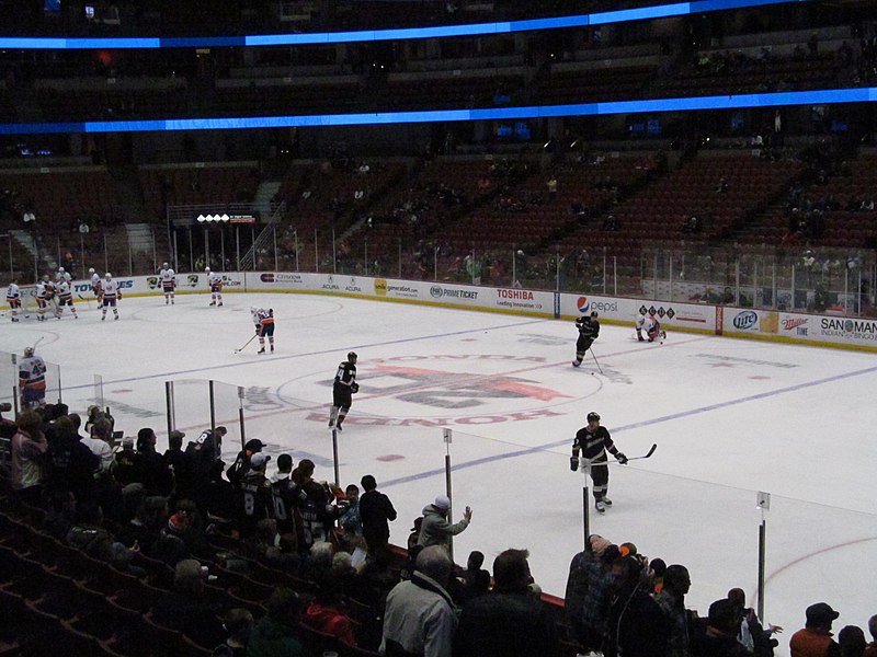 File:Anaheim Ducks vs. New York Islanders - December 9, 2013 (11347768206).jpg