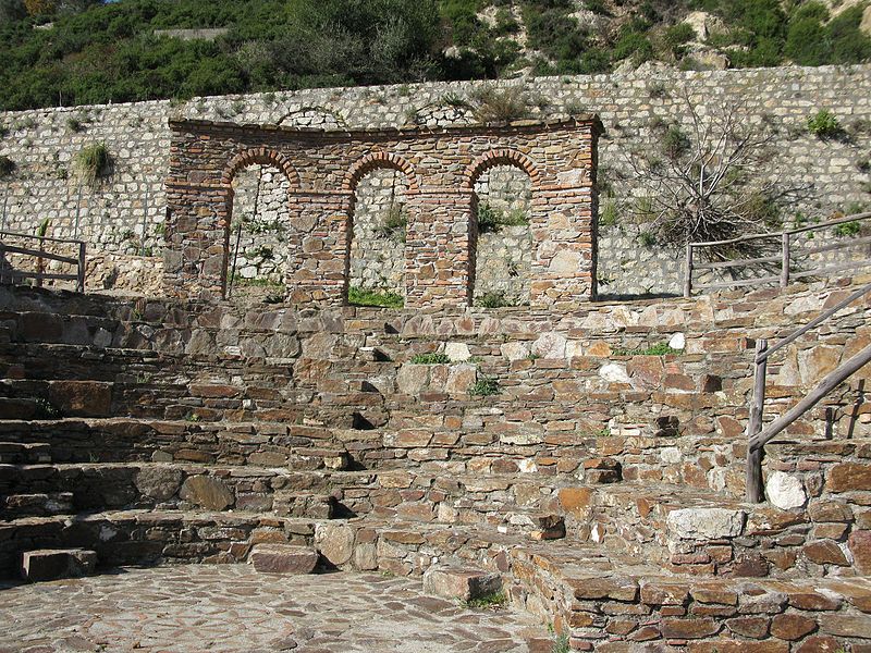 File:Anfiteatro Patriarca Bartolomeo A - Gallicianò - Condofuri (Reggio Calabria) - Italy - 17 Jan. 2015 - (5).jpg