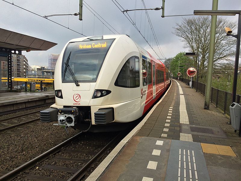 File:Arriva GTW op Station Velperpoort.jpg