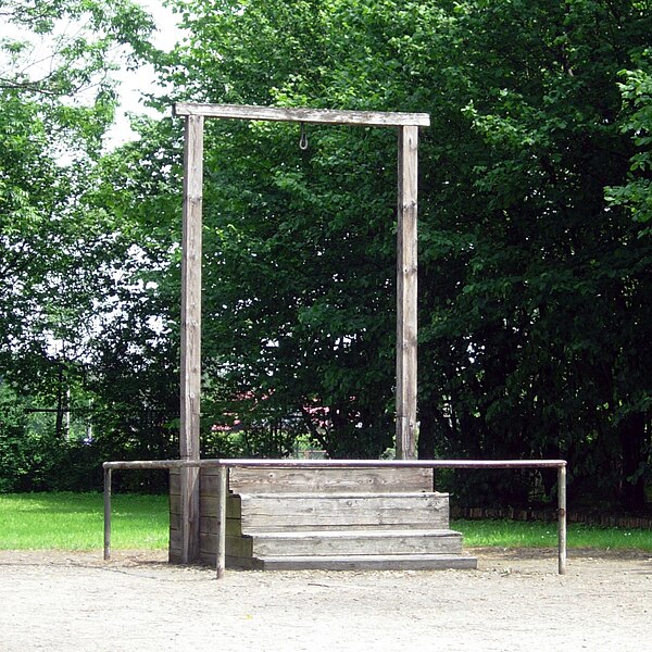 File:AuschwitzGallows2006.JPG