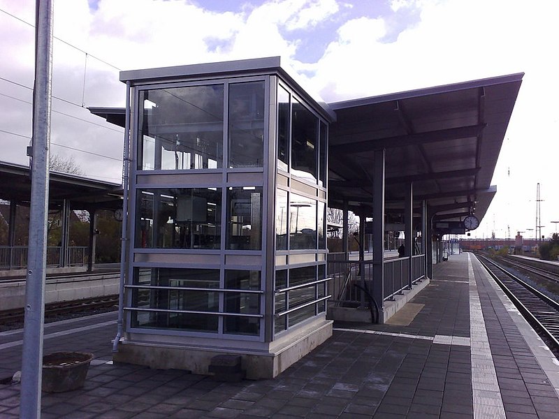 File:Bahnhof Nienburg 0711061133.jpg