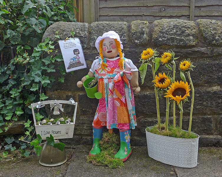 File:Baildon Scarecrow Festival 2016 10.jpg