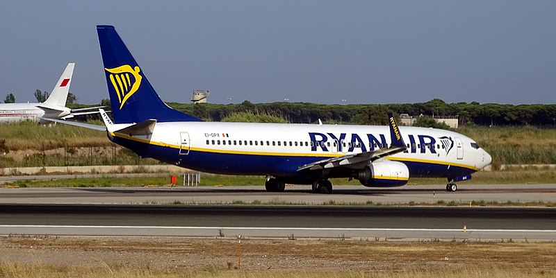 File:Barcelona Ryanair Boeing 737 EI-DPX.jpg