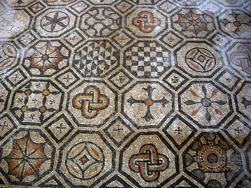 File:Basilica di aquilieia, mosaici, entrance carpet, geometrico 01.JPG