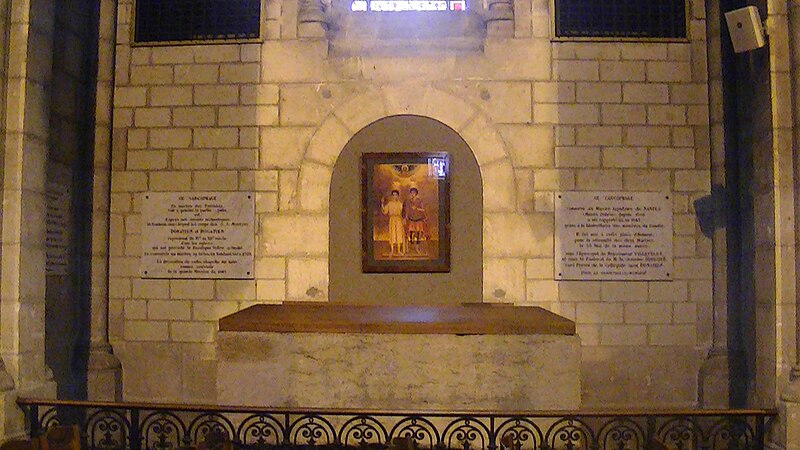 File:Basilique Saint-Donatien et Saint-Rogatien tomb.jpg