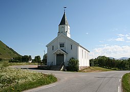 Byornskinn kirke 02.JPG