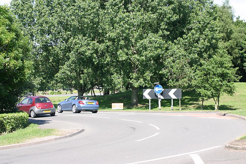 File:Bonehill Road (11) - geograph.org.uk - 2443911.jpg