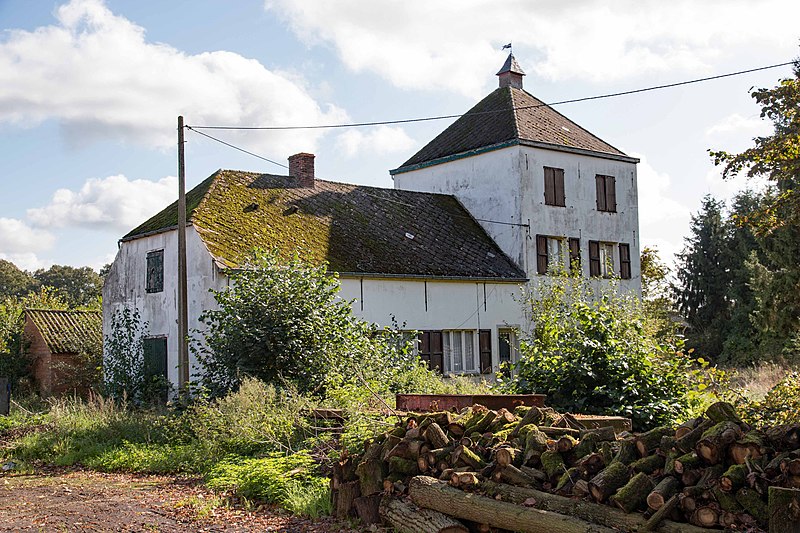 File:Boswachterswoning en jachtpaviljoen "De Witte Graght" in Heultje.jpg