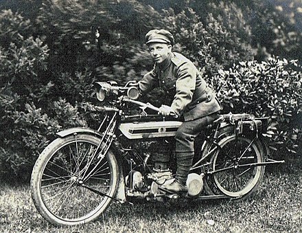 British military motorcycle dispatch rider, 1914 World War I.
