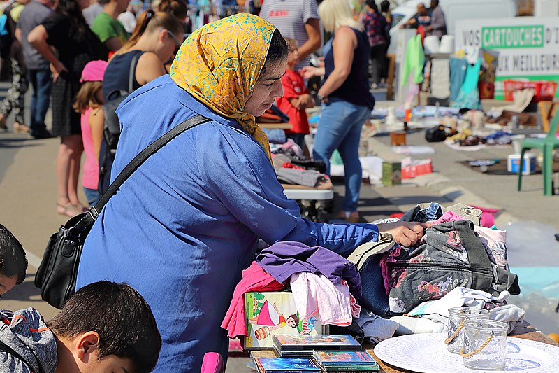 File:Brocante rue de Menin, Mouscron J6.jpg