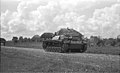 Bundesarchiv B 145 Bild-F016202-23A, Russland, Sturmgeschütz III vor Ortschaft.jpg
