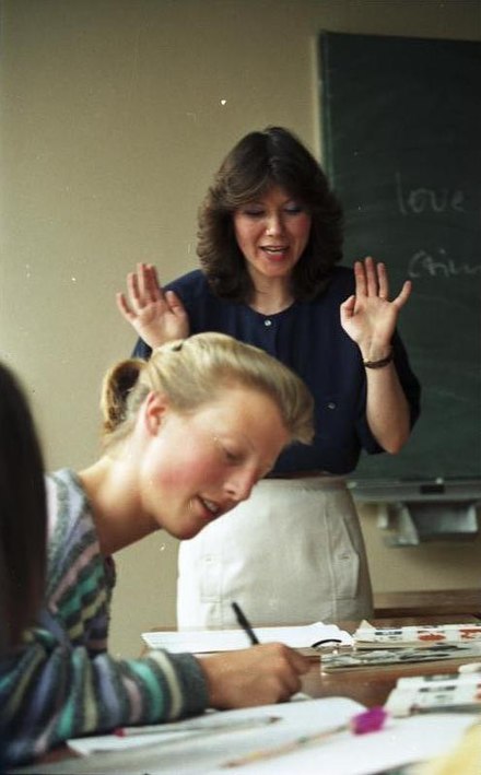 Lecturer and students in Duisburg (June 1988)