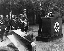 Bundesarchiv Bild 119-01-03, Berlin, Parade zum dritten Jahrestag LSSHA crop.jpg