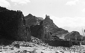 Photo devant des ruines, datant de l'expédition allemande au Tibet, 1939