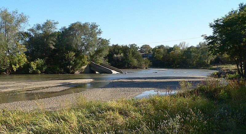 File:Burwell, Nebraska fallen bridge 1.JPG