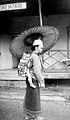 COLLECTIE TROPENMUSEUM Kenja vrouw met kind in de draagbak Zuid en Oost Afd. Borneo TMnr 10013747.jpg