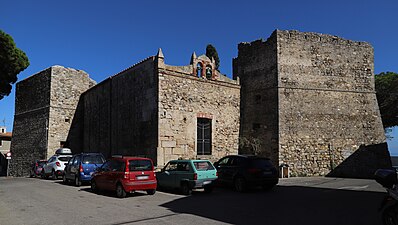 Église-forteresse des Saints-Pierre-et-Paul.