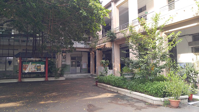 File:Campus of Taichung Municipal Shuang-Shih Junior High School in Taiwan 5 2017-08-35.jpg