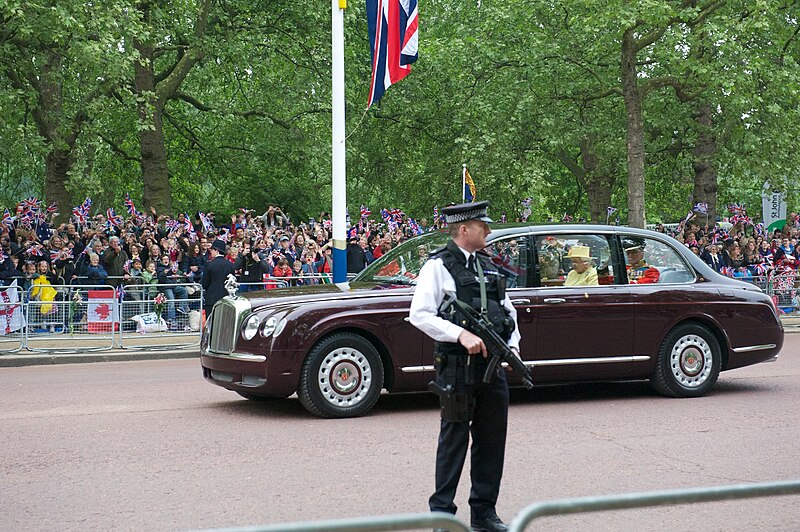 File:Car Queen Elizabeth II wedding Prince William Kate Middleton.jpg