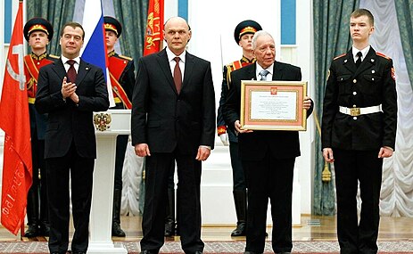 Вручение президентом представителям Коврова грамоты о присвоении почётного звания