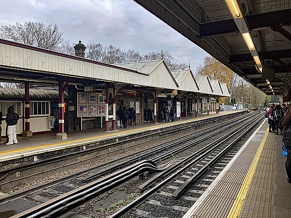 Chalfont & Latimer station platform view