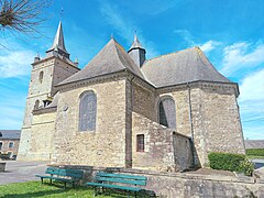 La chapelle Notre-Dame de Toute Aide, côté Sud, au hameau de Querrien à La Prénessaye dans les Côtes d'Armor.