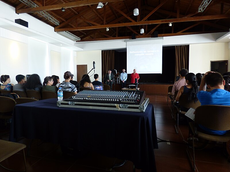 File:Conferencia de Javier Álvarez en el auditorio del Museo de la Muerte, UAA 01.jpg