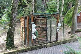 Děčín, zoologická zahrada, úkryt papoušků (1).jpg