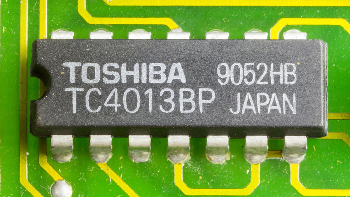 File:CASIO fx-92 Collège 2D integrated circuit.jpg - Wikimedia Commons