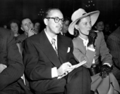 Далтон Трамбо с женой Клео на слушаниях HUAC, 1947 год