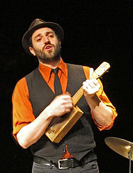 Daniel Kahn bei einem Konzert mit seiner Gruppe in Luxemburg (Januar 2013)