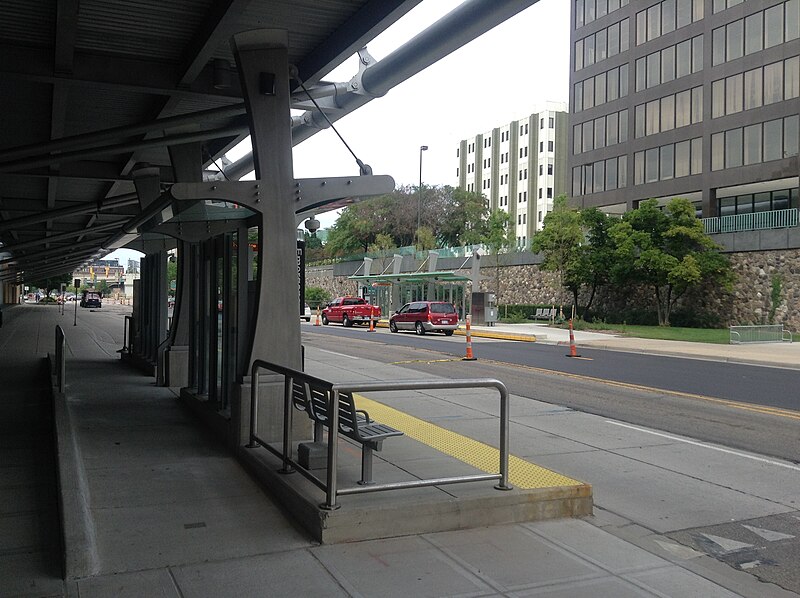 File:DeVos Hall Station, Silver Line, Grand Rapids, Michigan.JPG