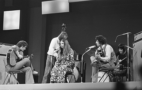 Jansch (right) playing with Pentangle in Amsterdam, 1969