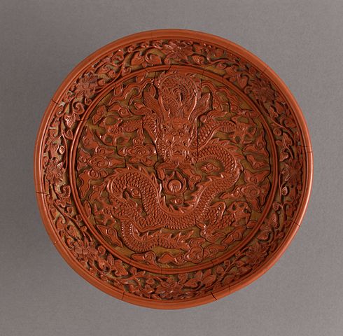 490px-Dish_(Pan)_with_Dragon_amid_Clouds_LACMA_M.83.148.1.jpg (490×480)
