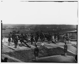 District of Columbia. Gun crews of Company H, 3d Massachusetts Heavy Artillery, at Fort Lincoln LOC cwpb.04286.tif