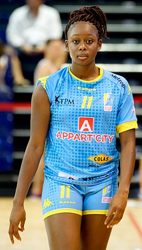 Djénéba Tandjan in 2015 onder de trui van Toulon Saint-Cyr.