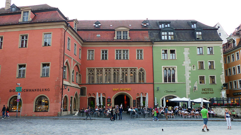 File:Domplatz 7 - Kramgasse 12 Regensburg.JPG