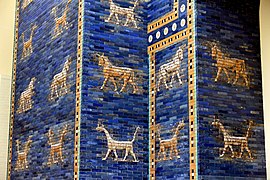 Dragons et taureaux sur la porte d'Ishtar. Pergamon Museum.