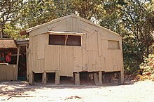 Dux Hut (1998) .jpg