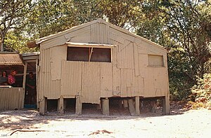 Dux Hut (1998).jpg