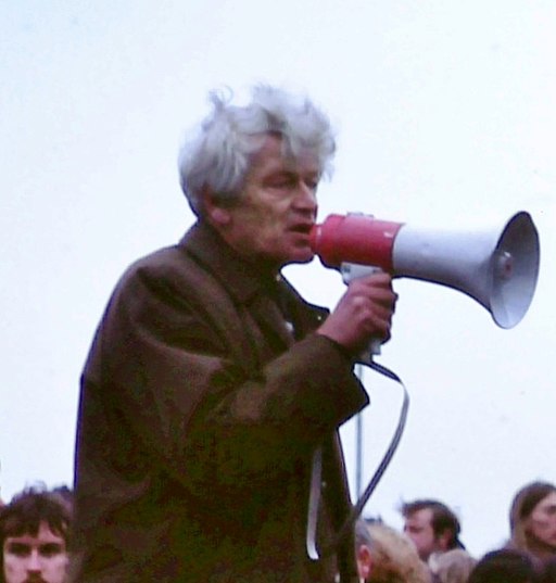 E P Thompson at 1980 protest rally (cropped)