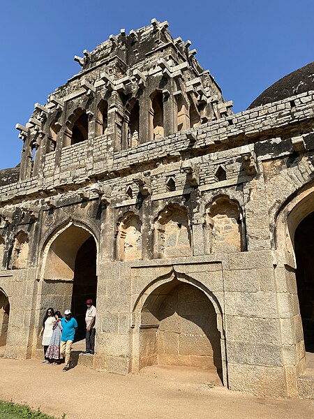 File:Elephant stables at Hampi - hamvrvb102k22 (18).jpg